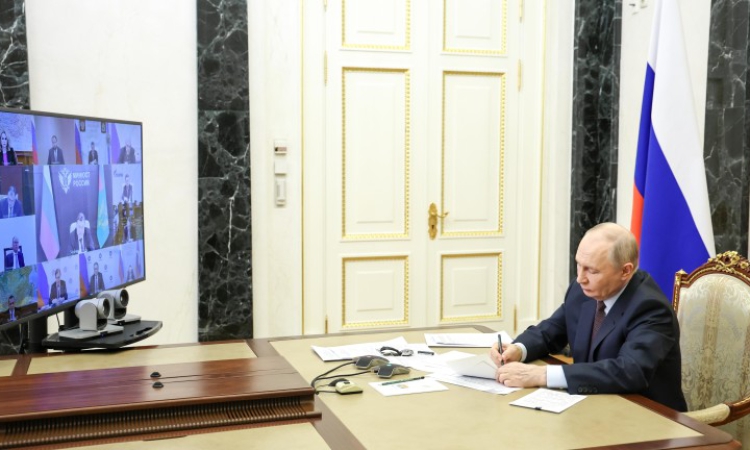 Страх в Кремъл: Путин призна, че властта умишлено спира интернета и мобилната връзка в големите руски градове